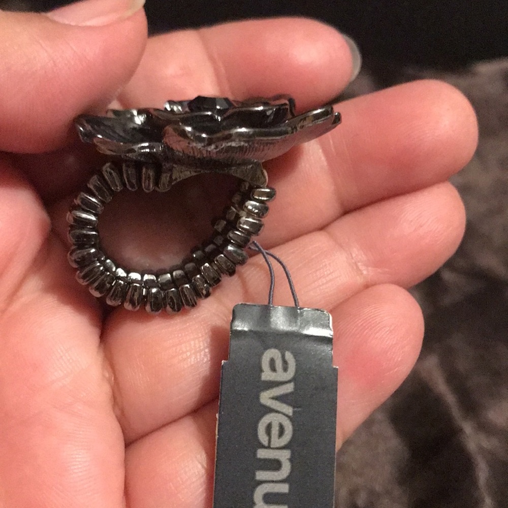 Gunmetal black flower ring one size - Picture 8 of 8